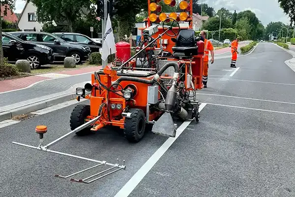 Beispiel für Markierungen auf Straßen, Parkplätzen, Logistikhallen und vieles mehr 15