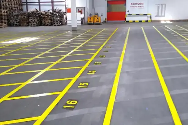 Beispiel für Markierungsarbeiten auf Straßen, Parkplätzen, Logistikhallen und vieles mehr 03