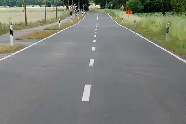 Markierungen auf Straßen, Parkplätzen, Logistikhallen 17