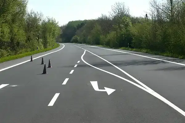 Beispiel für Markierungen von Straßen, Parkplätzen, Logistikhallen und vieles mehr 20