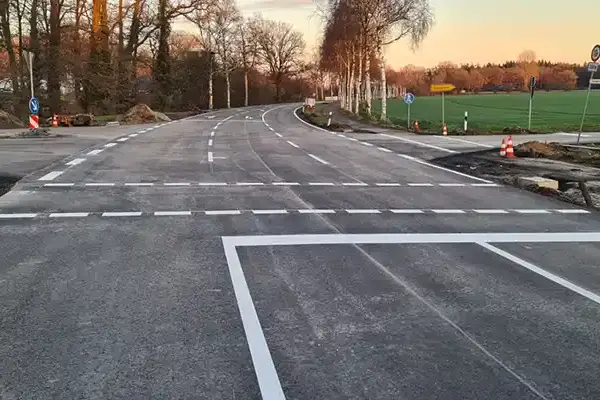 Markierungsarbeiten auf Straßen, Parkplätzen, Logistikhallen und vieles mehr 04