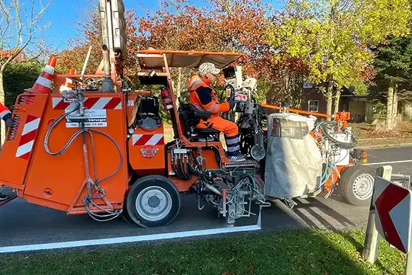 Markierungen auf Straßen, Parkplätzen, Logistikhallen und vieles mehr 05