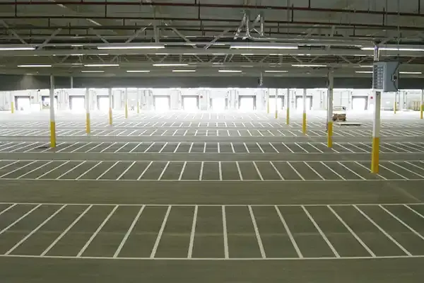 Markierungsarbeiten auf Straßen, Parkplätzen, Logistikhallen und vieles mehr 01