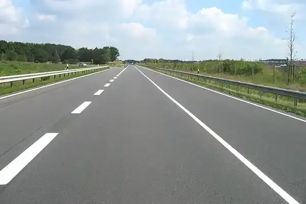 Beispiel für Markierungsarbeiten auf Straßen, Parkplätzen, Logistikhallen 12