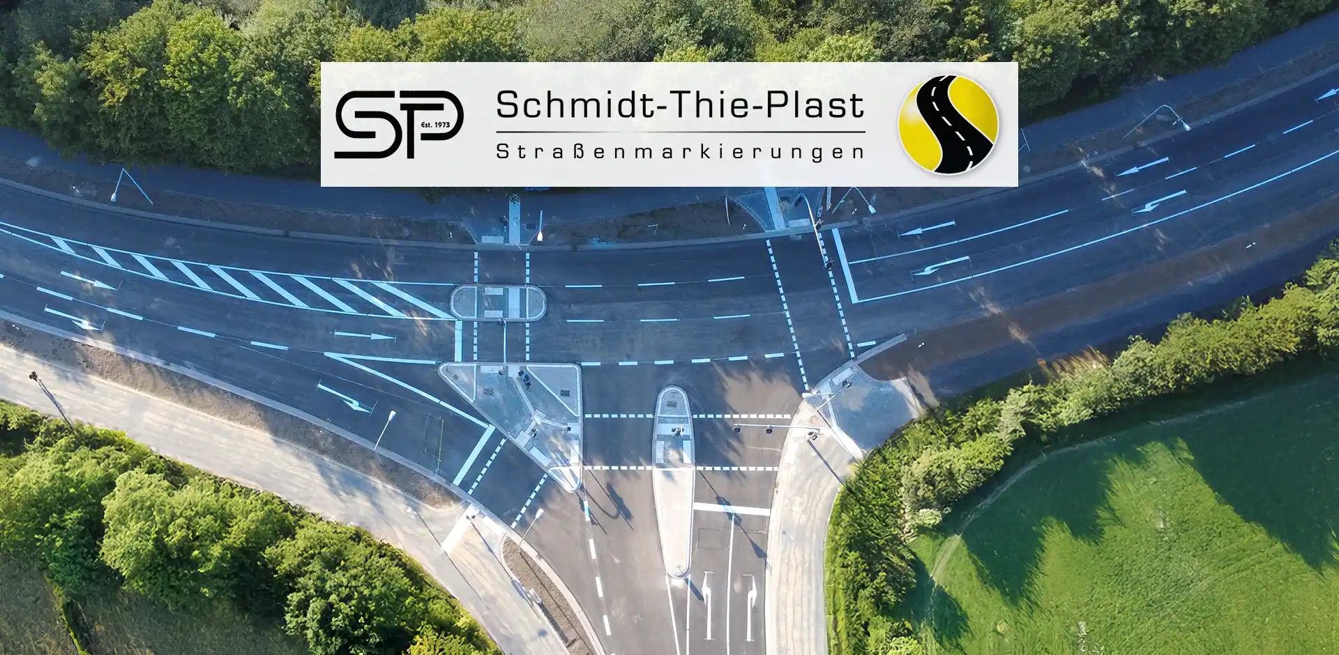 Luftbild einer von Schmidt-Thie-Plast markierten Kreuzung